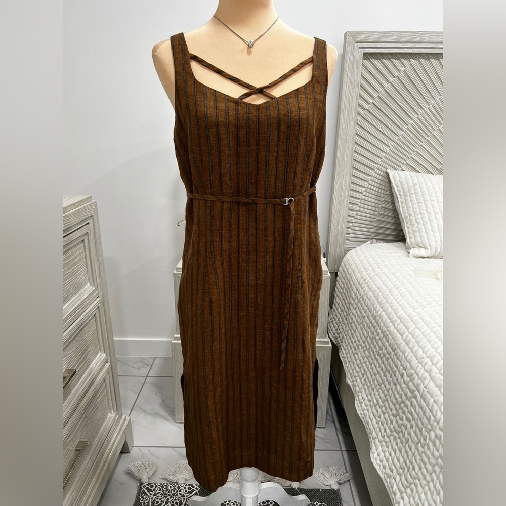Adrienne Vittadini Brown Ribbed Scoop Neck Sheath Dress (Linen)